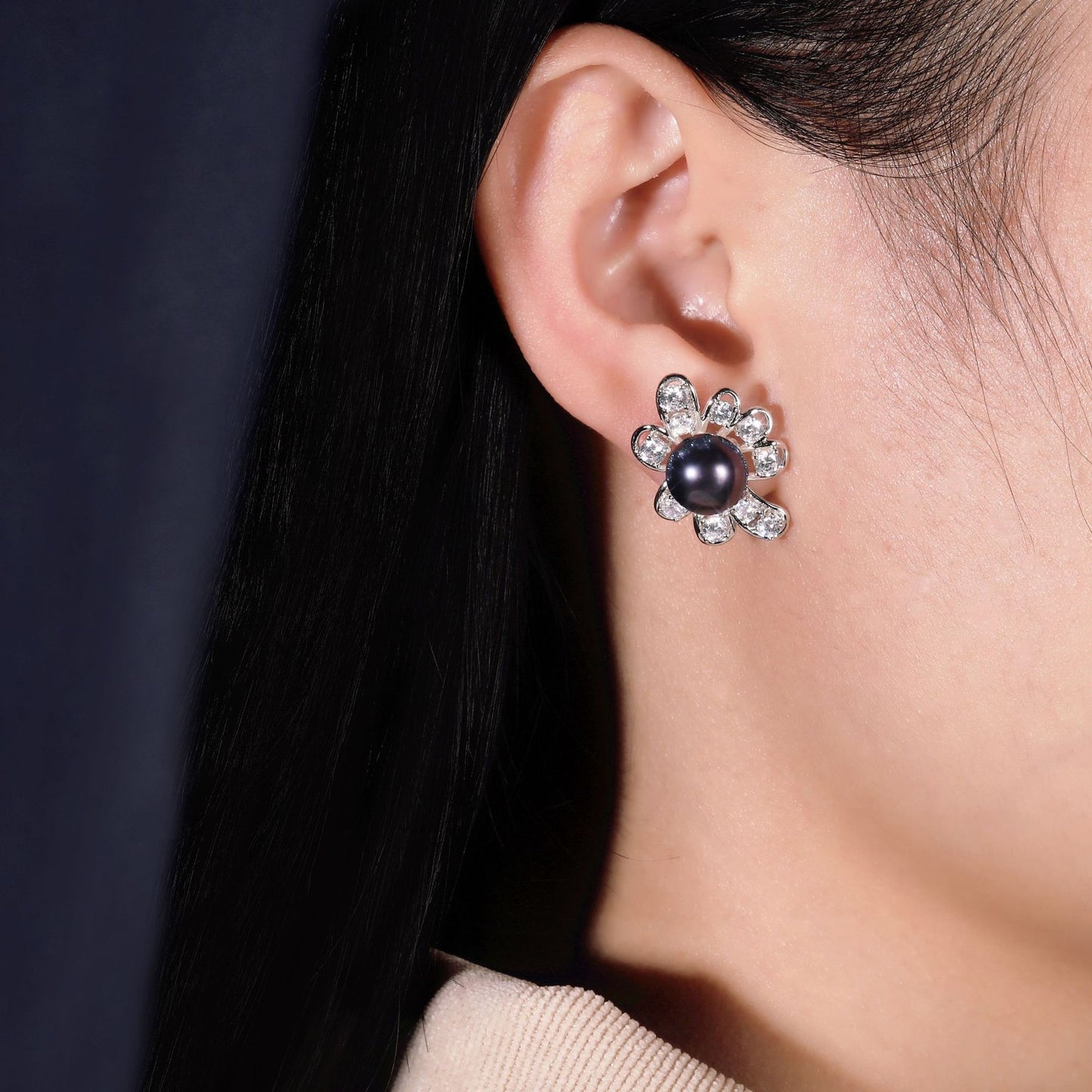 New arrival natural freshwater pearl earrings for women Unique Design Fashionable Light Luxury High-end Feel S925Sterling Silver Stud Earrings