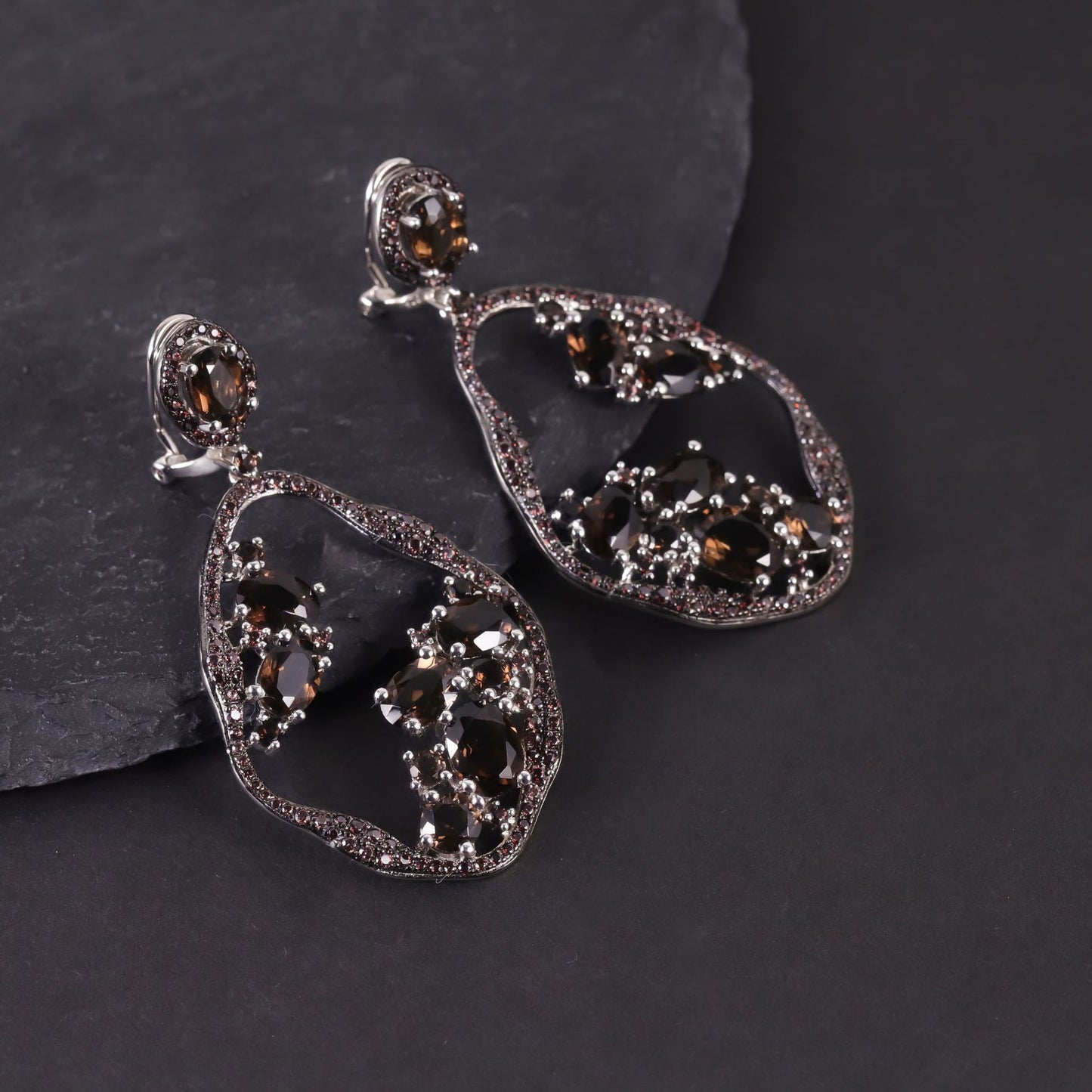 Vintage Old Money Style Gemstone Earrings s925Sterling Silver Inlaid Natural Garnet Earrings Luxurious Crystal Earrings for Women