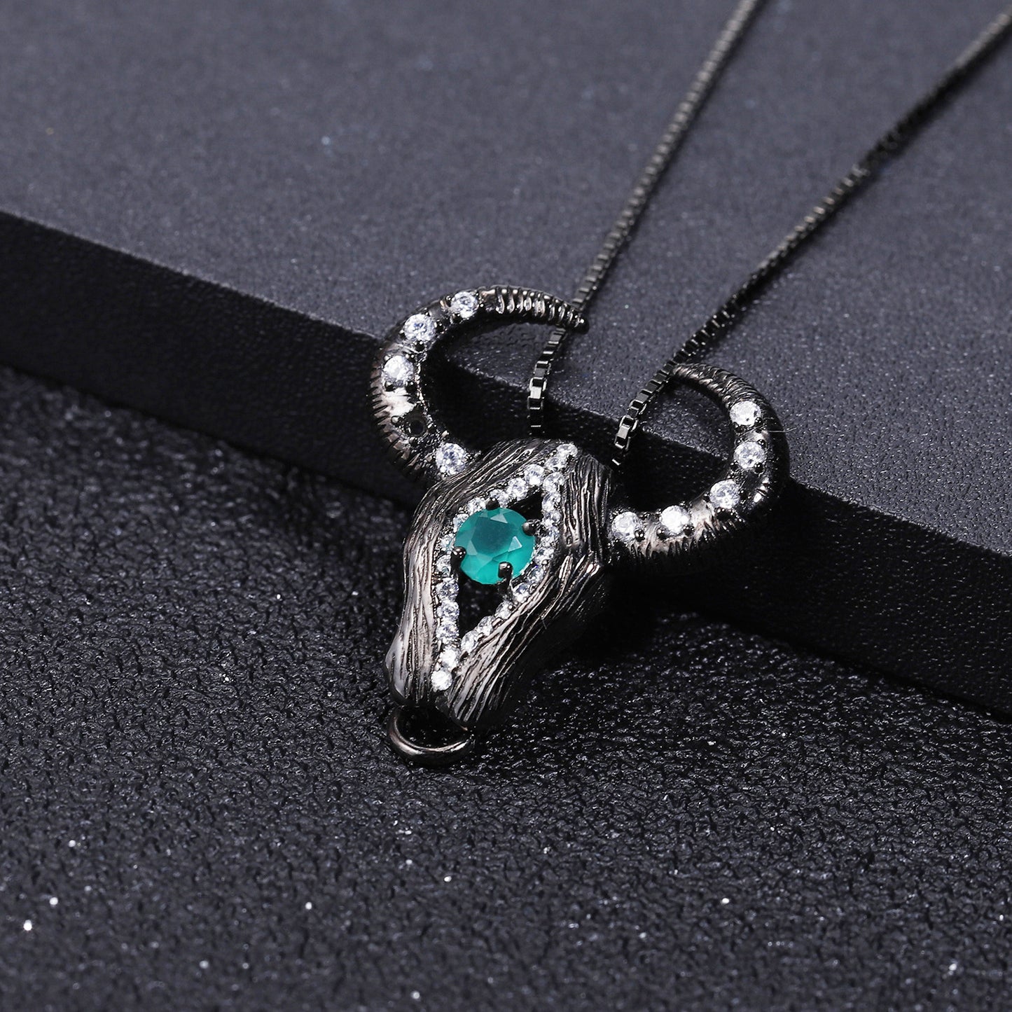 Designer Style Classic of Mountains and Seas Bull Head Pendant Dark Retro Design s925Silver Inlaid Green Agate Necklace Pendant