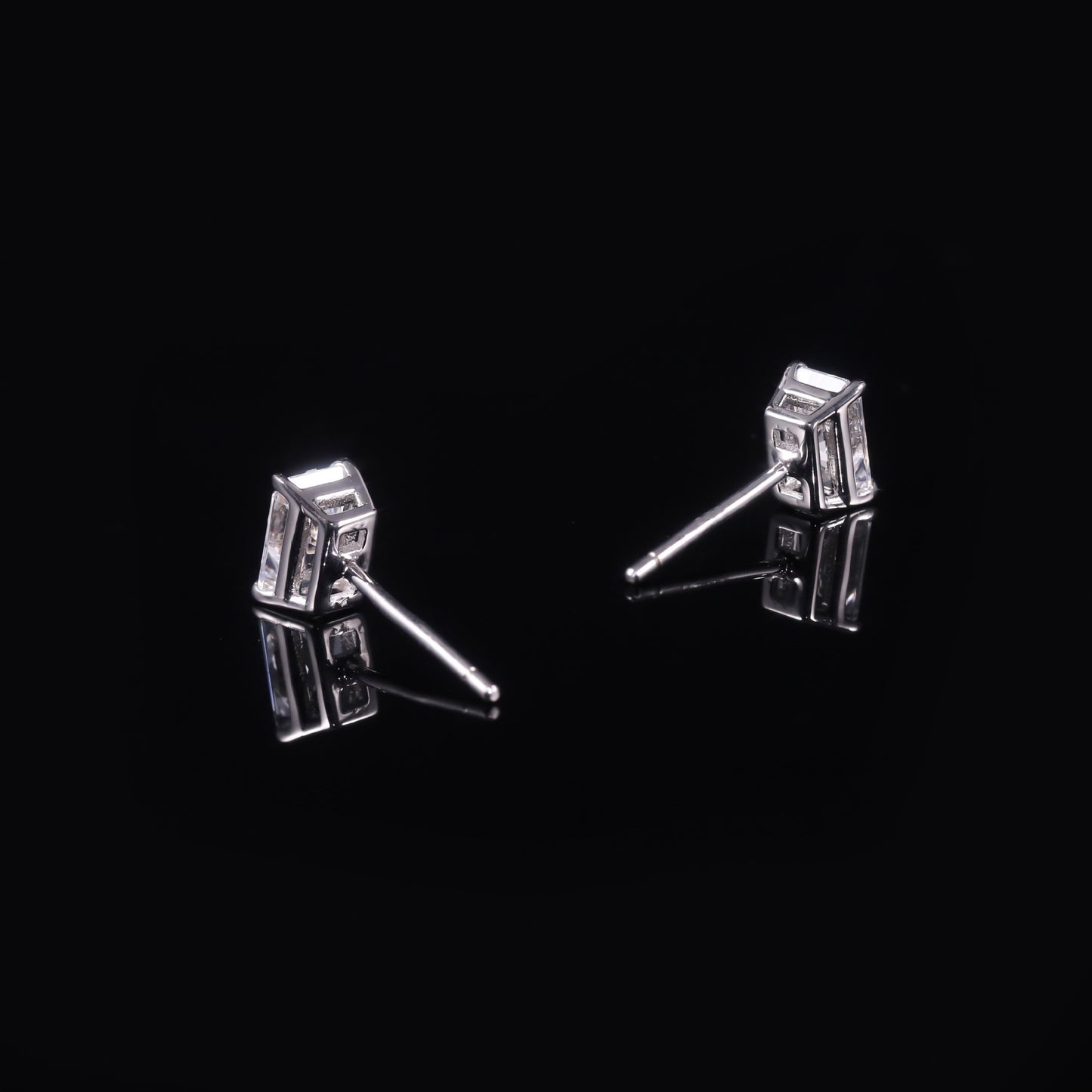 Minimalist style9/10/14/18k Gold earrings with four prongs0.8Carat Moissanite Cushion Earrings Platinum Studs Simple