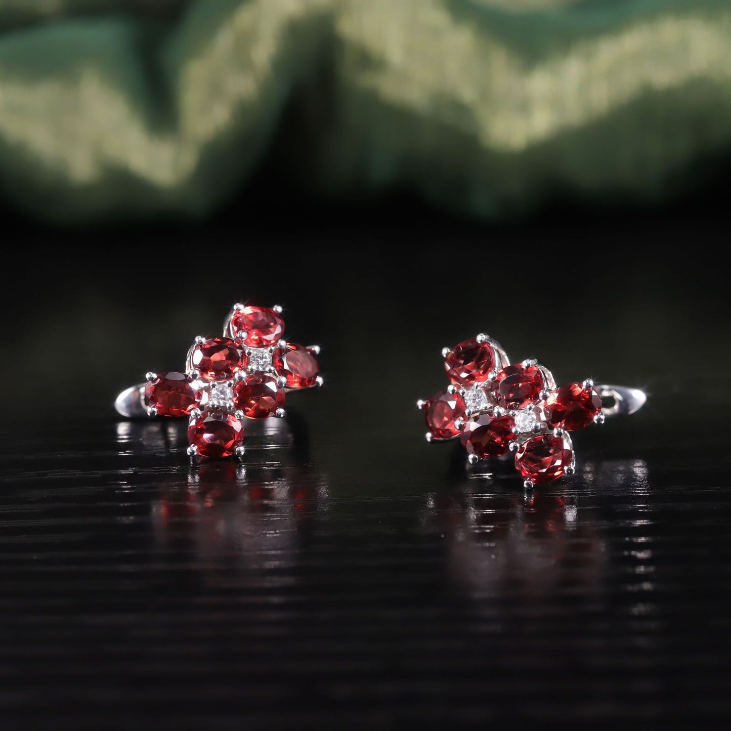 Whitening Red Gemstone Earrings s925Sterling Silver Inlaid Natural Garnet Earrings Wholesale Stud Earrings for Women