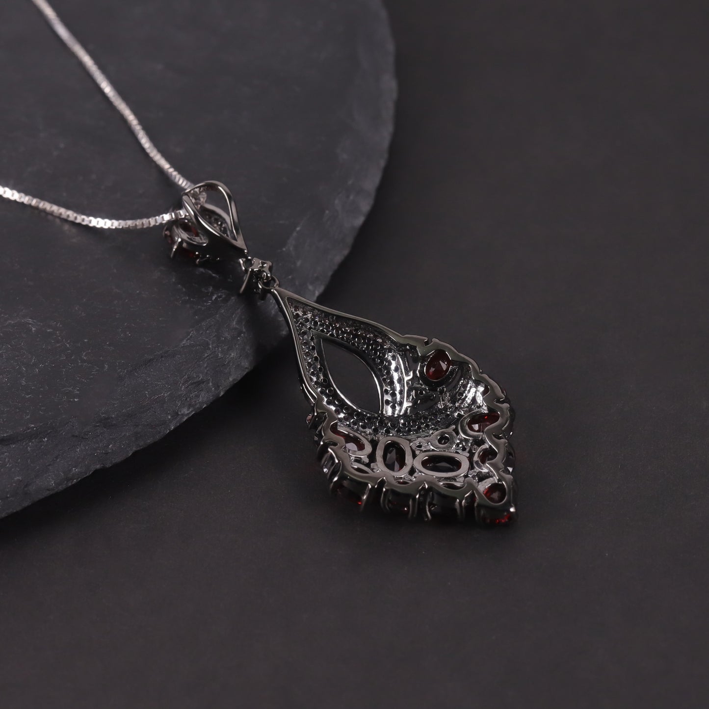 Popular Natural Crystal Garnet Necklace Black s925Sterling Silver Inlaid Colored Gemstone Pendant Retro