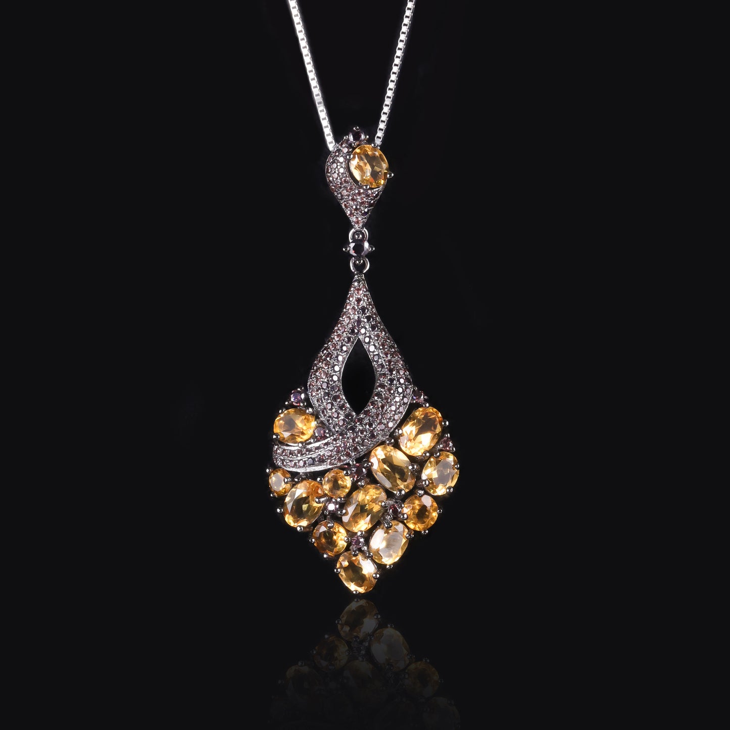 Popular Natural Crystal Garnet Necklace Black s925Sterling Silver Inlaid Colored Gemstone Pendant Retro