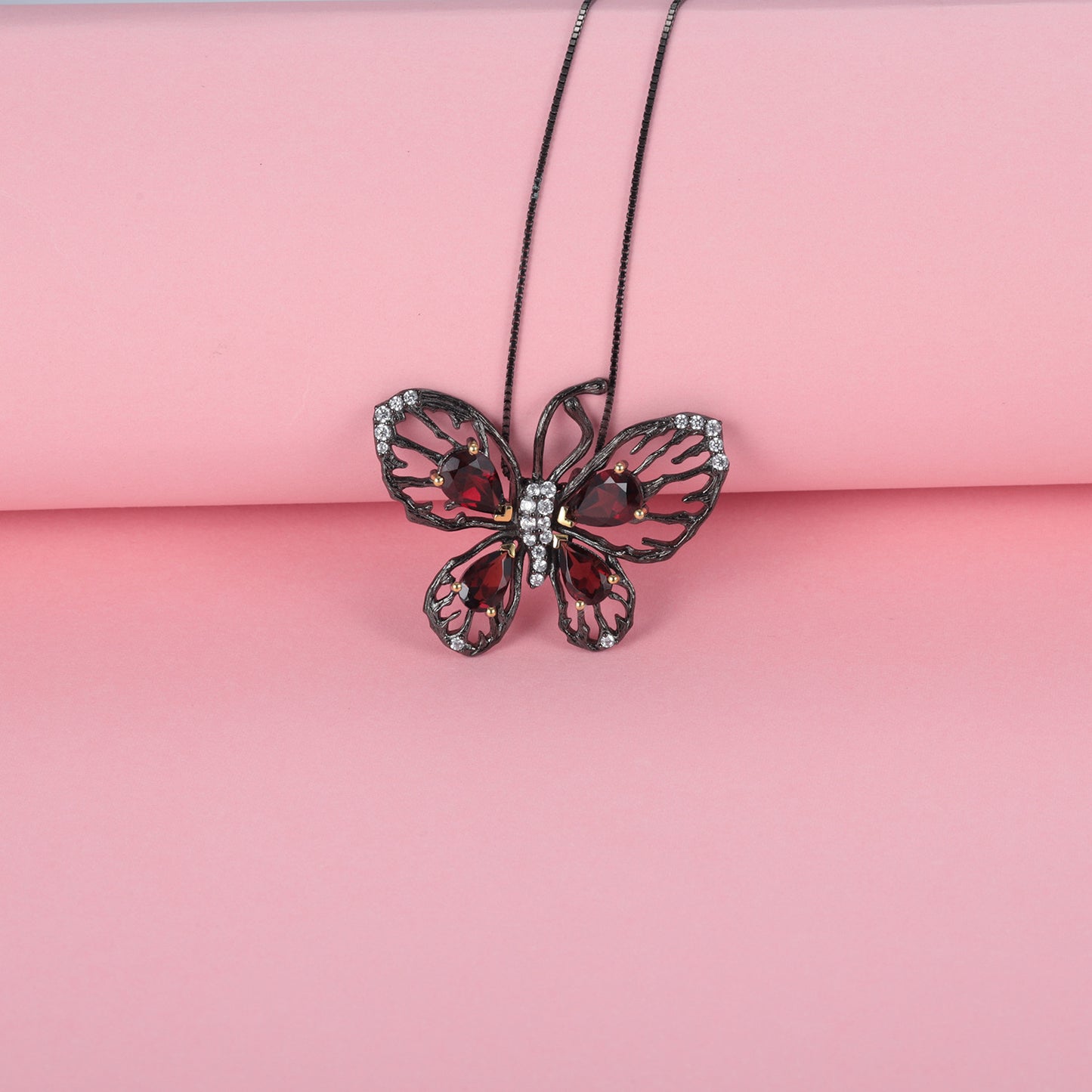 Designer Natural Garnet Butterfly Pendant Luxurious High-end Feel925Silver Natural Gemstone Necklace Pendant