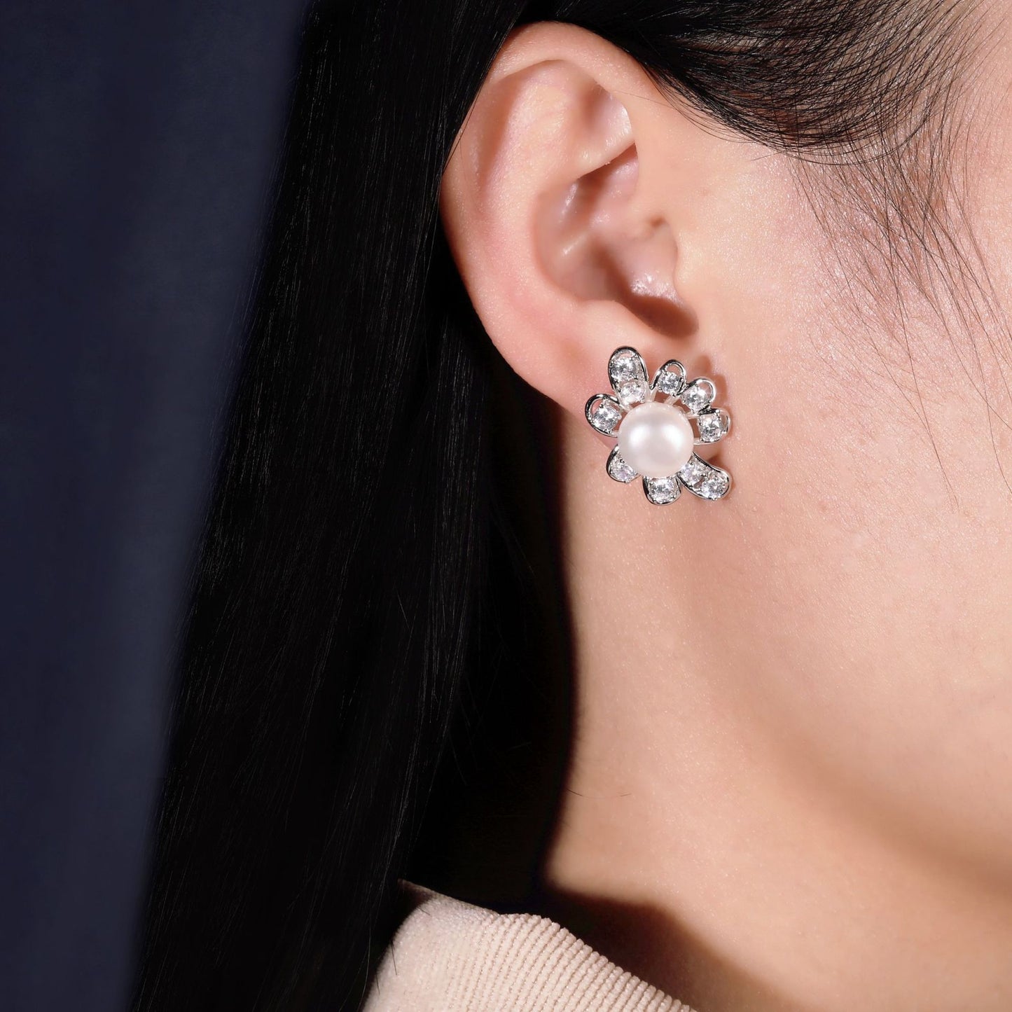 New arrival natural freshwater pearl earrings for women Unique Design Fashionable Light Luxury High-end Feel S925Sterling Silver Stud Earrings