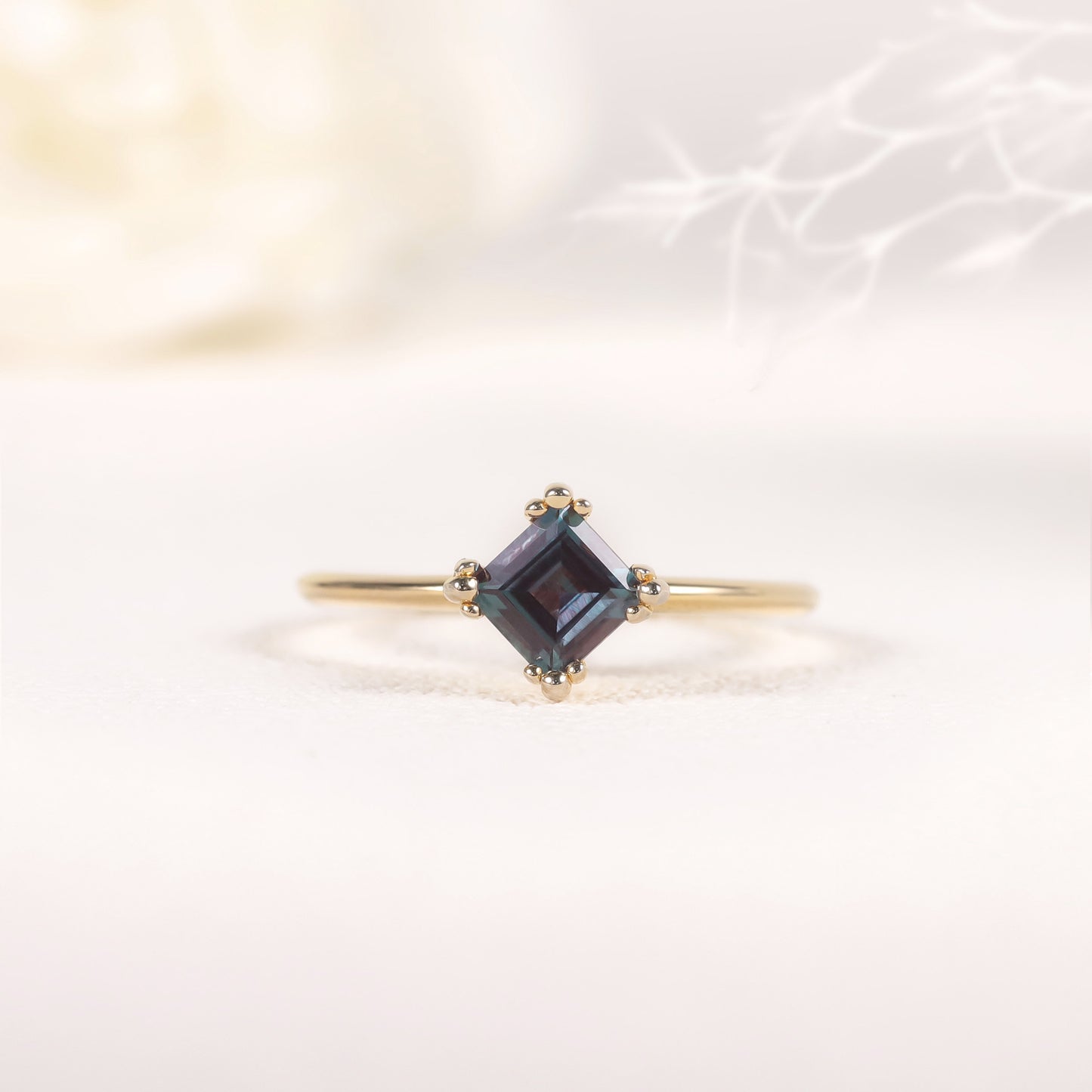 Luxurious Fashion Ring s925Sterling Silver Gold-Plated Lab-Grown Color-Changing Sapphire Square Sapphire Ring