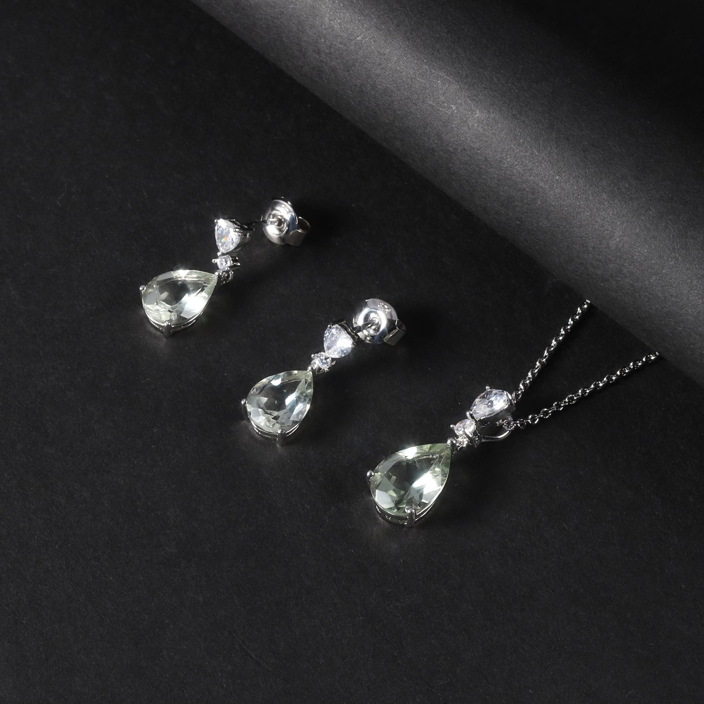Fresh and Elegant Natural Gemstone Necklace Pendant with a High-End Feel s925Sterling Silver Inlaid Natural Green Amethyst Pendant