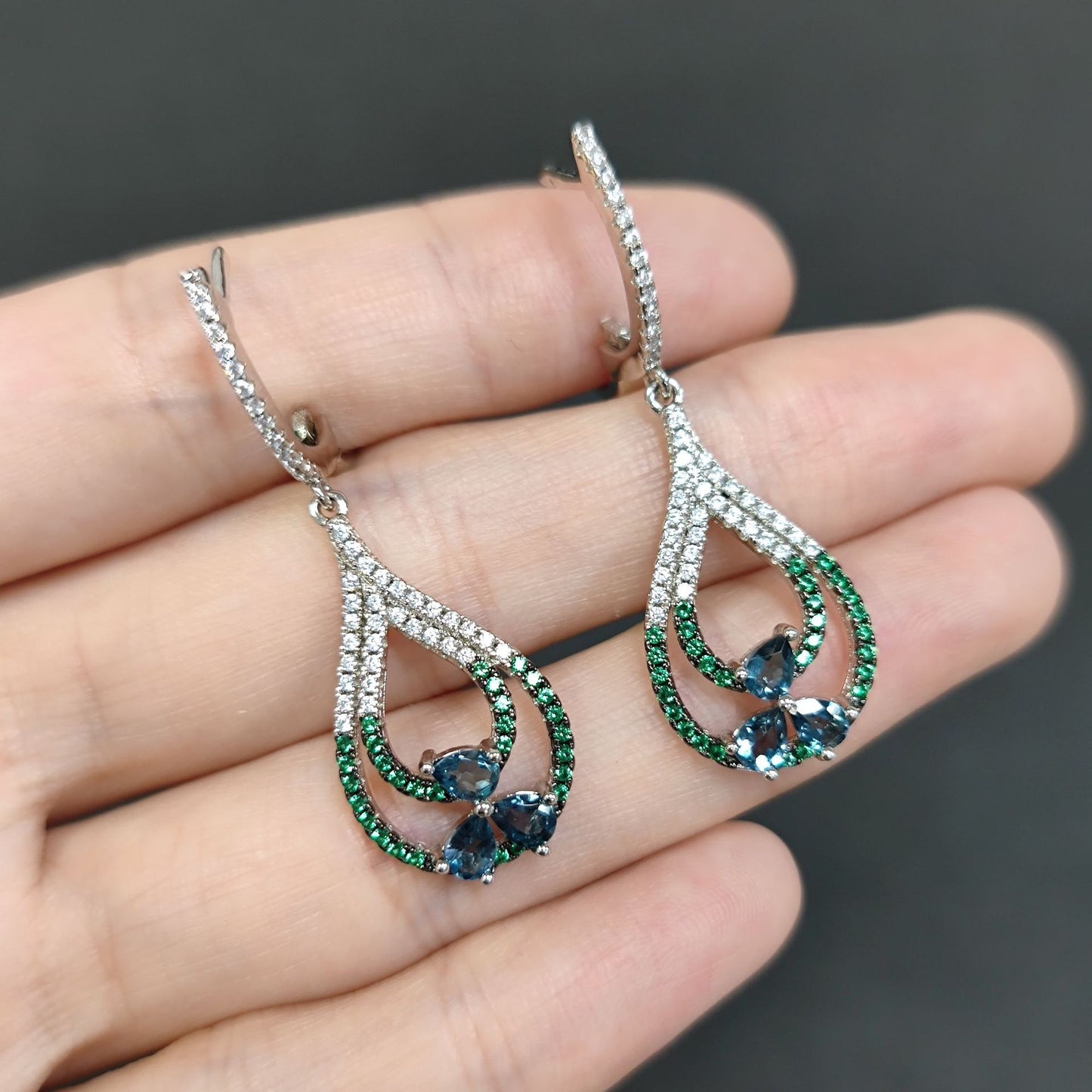 Unique Style Earrings s925Sterling Silver Inlaid Natural Garnet Earrings Crystal Translucent Stone Ear Clips New Style