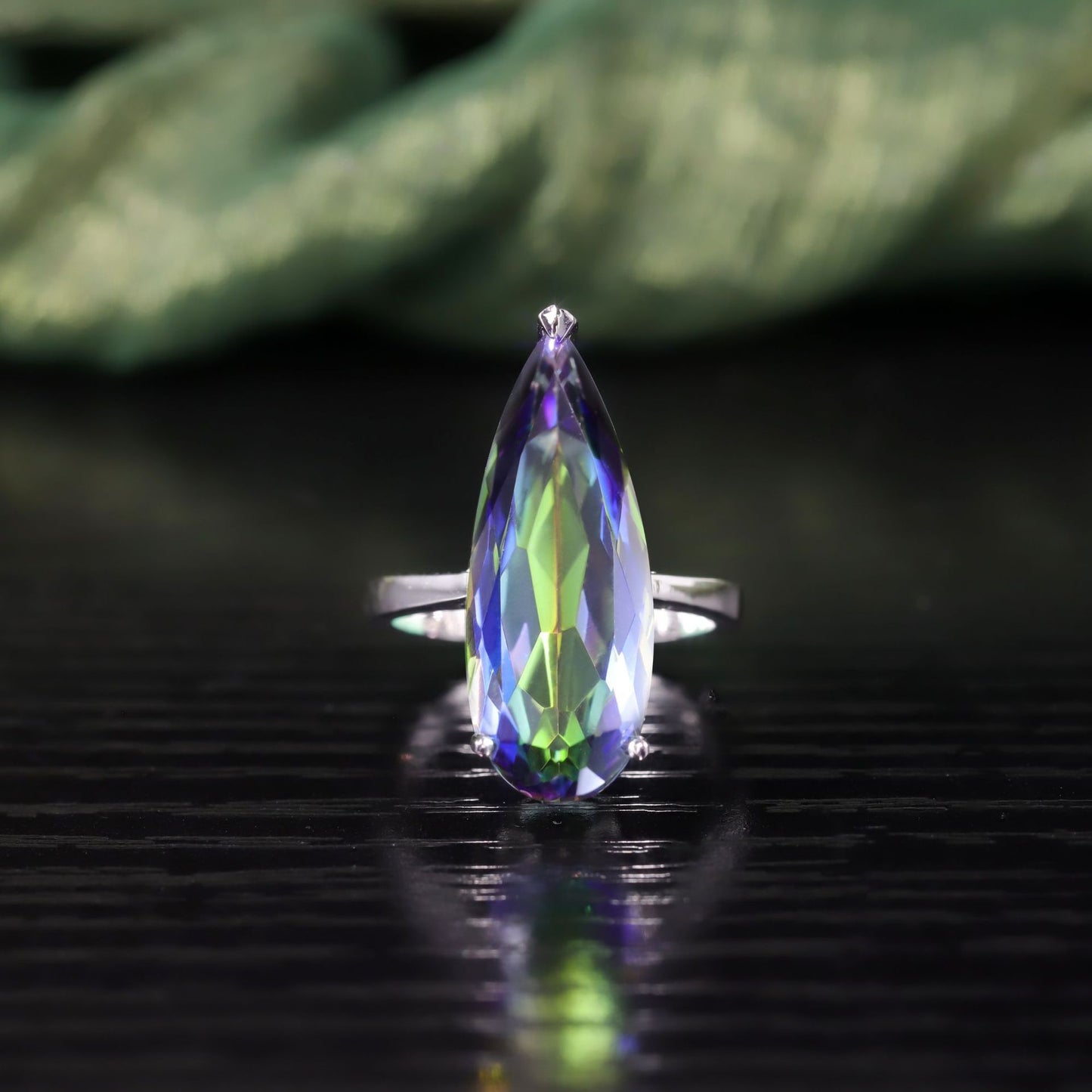 Exaggerated Ring with Extra Large Carat s925Sterling Silver Inlaid with Natural Green Chalcedony Crystal11Carat Wind Ring for Men and Women