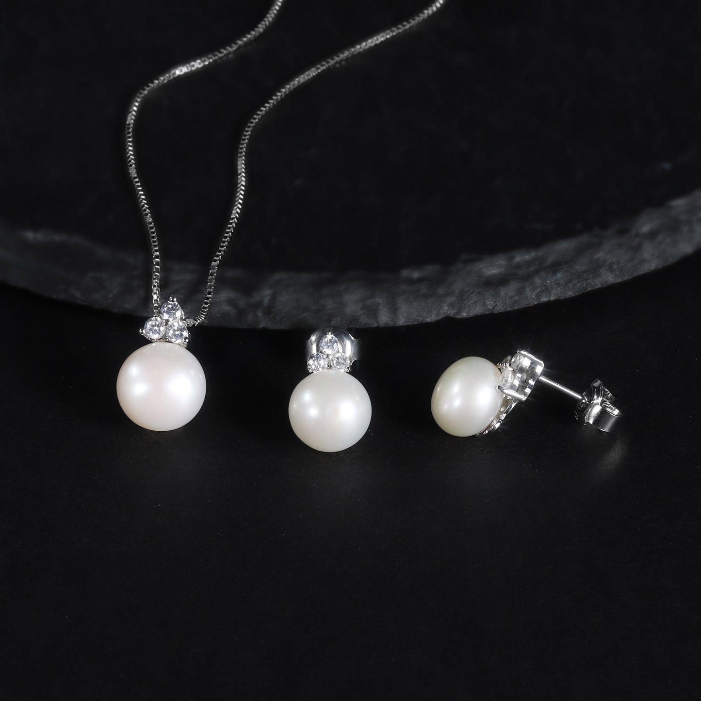 New arrival natural freshwater pearl jewelry Suit Affordable luxury fashion S925Sterling Silver Pearl Necklace and Earrings Two-Piece Set