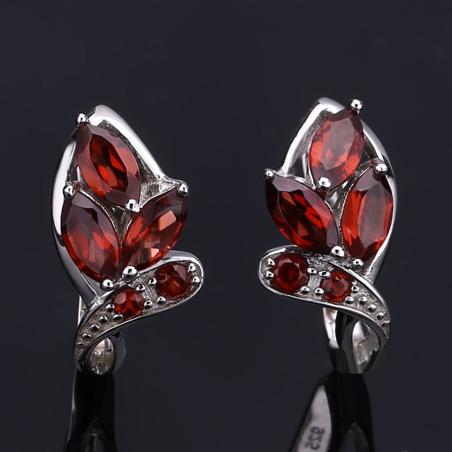 New Luxury Natural Garnet Stud Earrings Jewelry Advanced Design s925Silver Inlaid Gemstone Stud Earrings