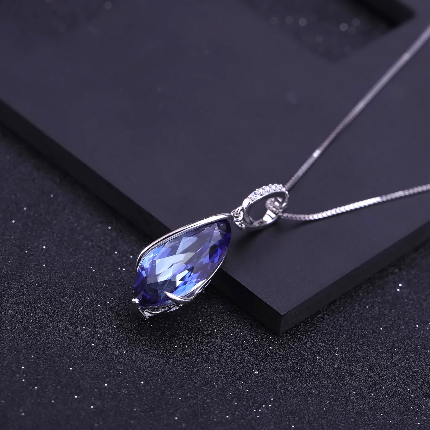 Design Sense Colorful Gemstone Crystal Necklace Luxurious Retro Fashion s925Silver Inlaid Gemstone Necklace Pendant