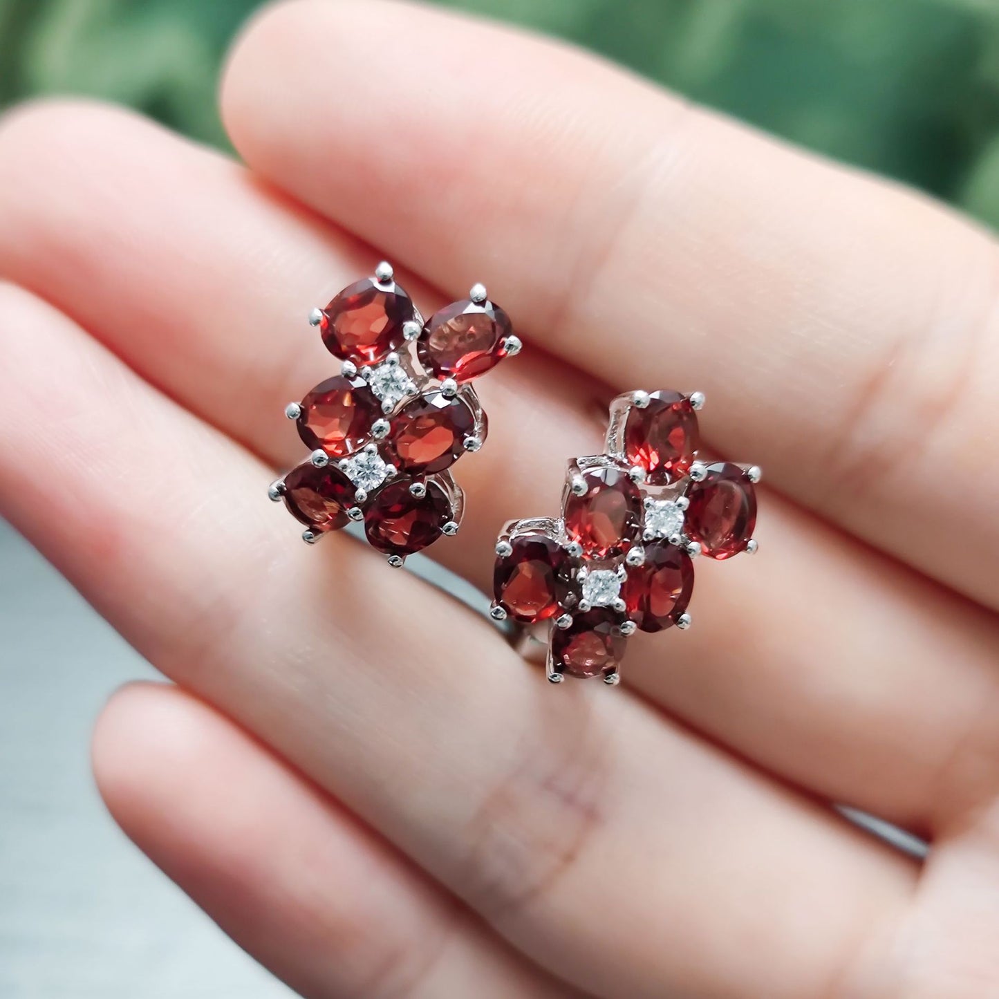 Whitening Red Gemstone Earrings s925Sterling Silver Inlaid Natural Garnet Earrings Wholesale Stud Earrings for Women