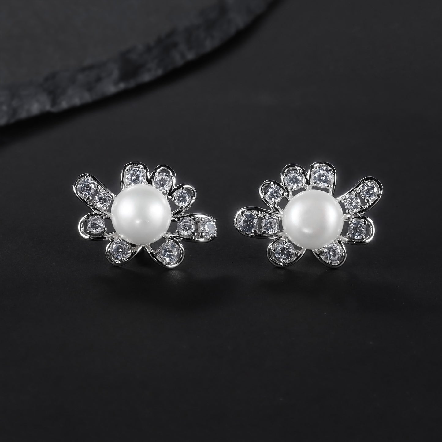 New arrival natural freshwater pearl earrings for women Unique Design Fashionable Light Luxury High-end Feel S925Sterling Silver Stud Earrings