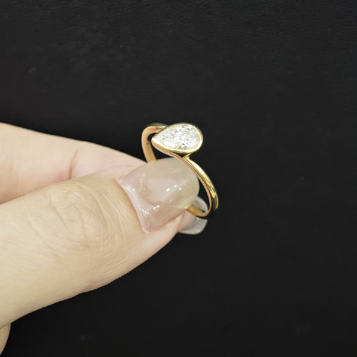 Exquisite and high-quality18k Gold Diamond Ring0.6Carat Cultivated Diamond Twist Arm Water Drop Pear Shape Wedding Ring k Gold ring
