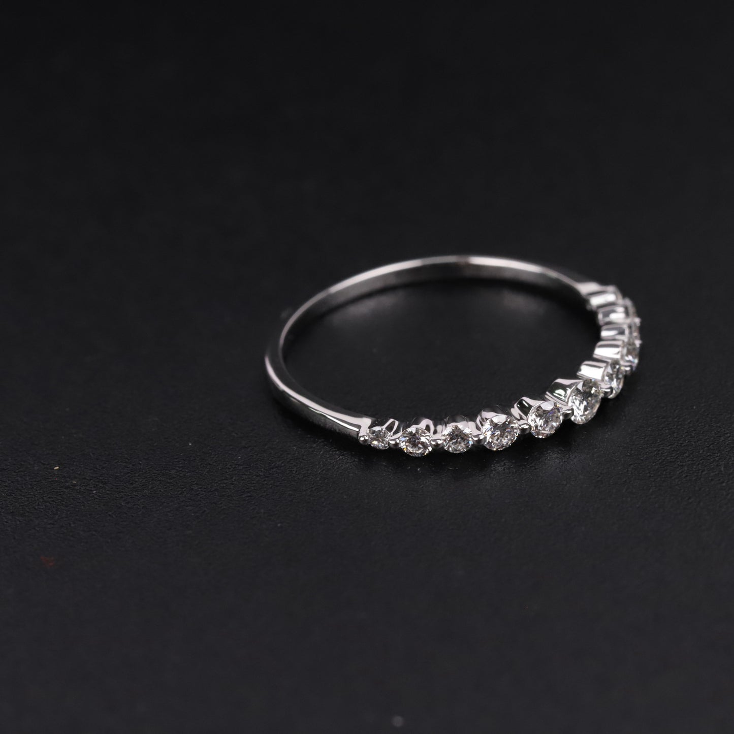 Fashionable Simple Versatile Moissanite Micro Pave Ring Custom Full Ring9/10/14/18k Gold Stacking Rings for Men and Women