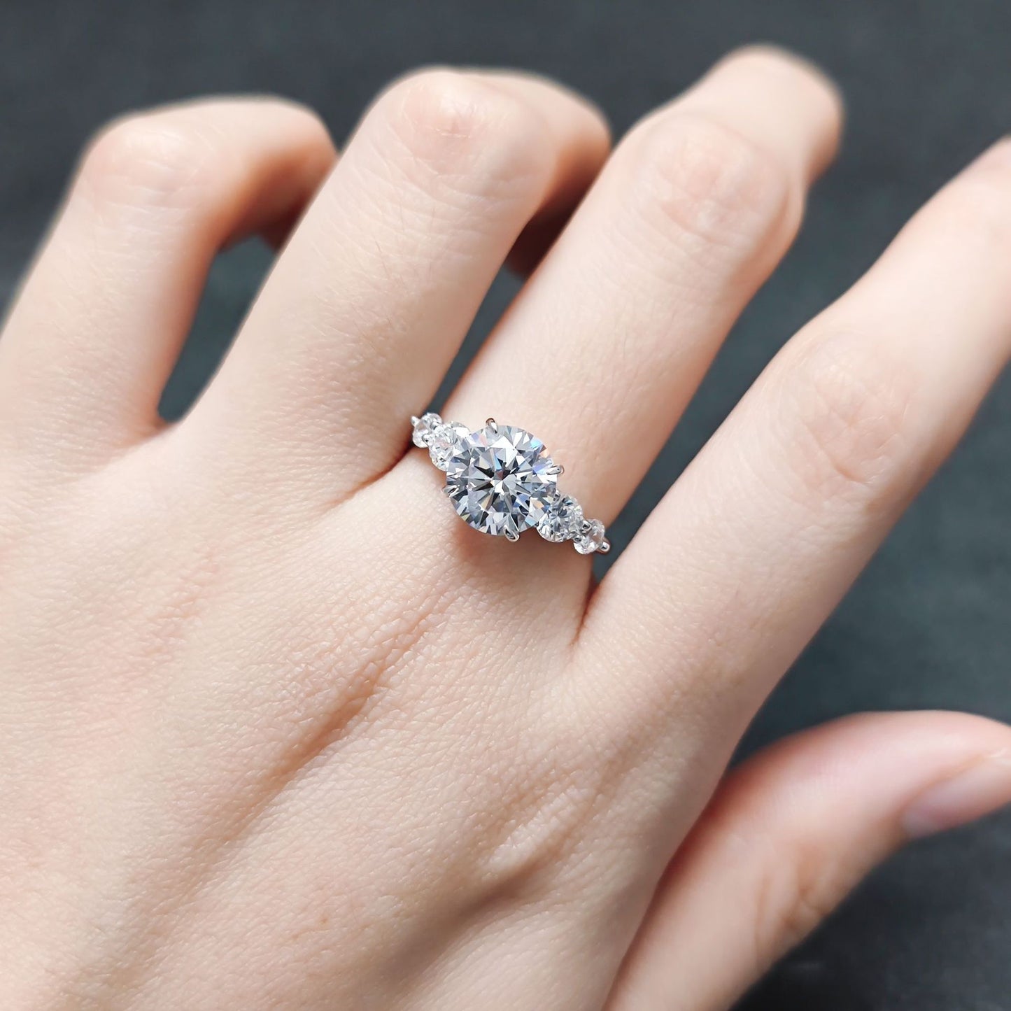 Personality Ring s925Sterling Silver Inlaid with Moissanite2.5Carat Round Large Main Stone Ring