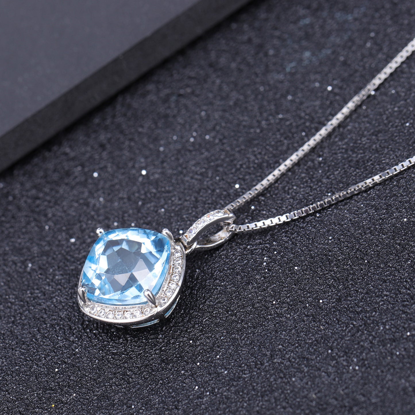 Luxurious Minimalist Fashion Natural Gemstone Necklace Pendant925Silver Inlaid Sky Blue Topaz Gemstone Necklace Pendant