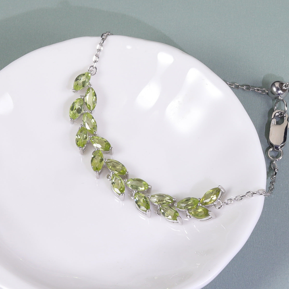 Fashionable and Elegant Willow Leaf Peridot Bracelet with Olive Stone s925Sterling Silver Inlaid Natural Gemstone Bracelet for Women