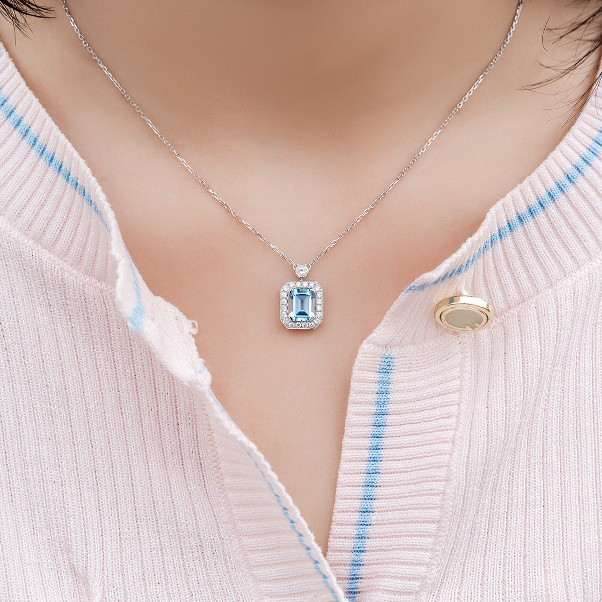 Classic and sophisticated feel1.47ct5A Aquamarine Necklace Collarbone Chain18k Custom Natural Aquamarine Pendant