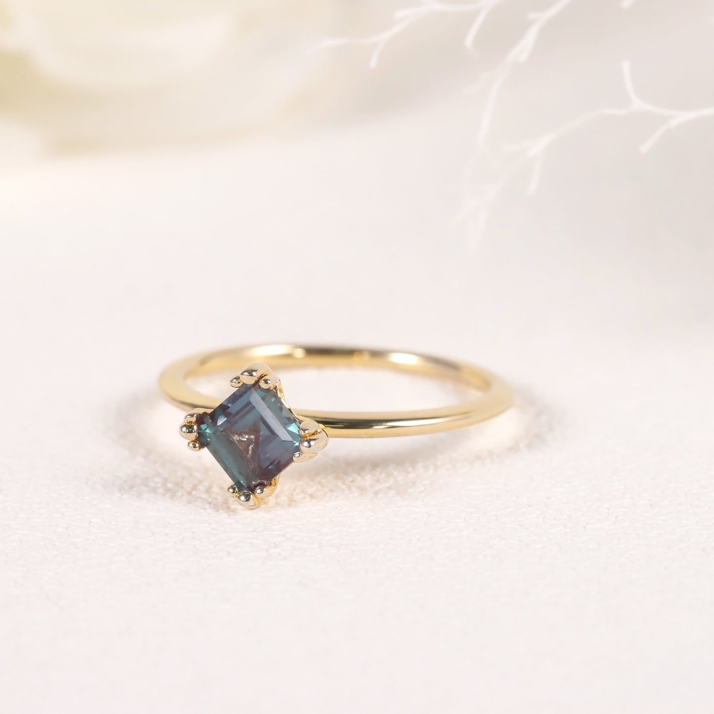 Luxurious Fashion Ring s925Sterling Silver Gold-Plated Lab-Grown Color-Changing Sapphire Square Sapphire Ring