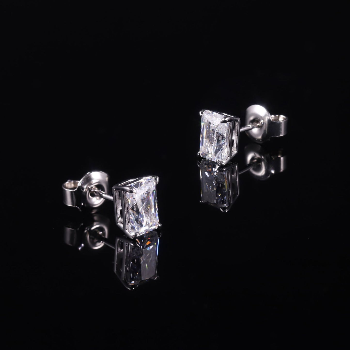 K Gold earrings with four prongs1.5Carat Moissanite Earrings Platinum9/10/14/18K Gold Earrings with a High-End Feel