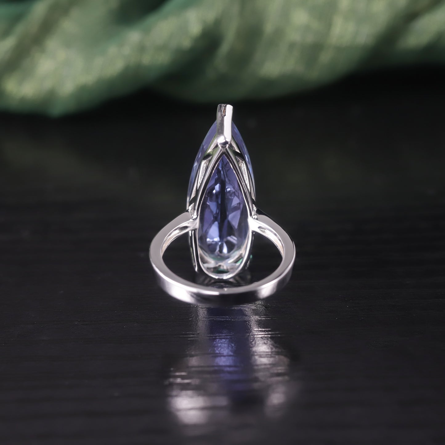 Exaggerated Ring with Extra Large Carat s925Sterling Silver Inlaid with Natural Green Chalcedony Crystal11Carat Wind Ring for Men and Women