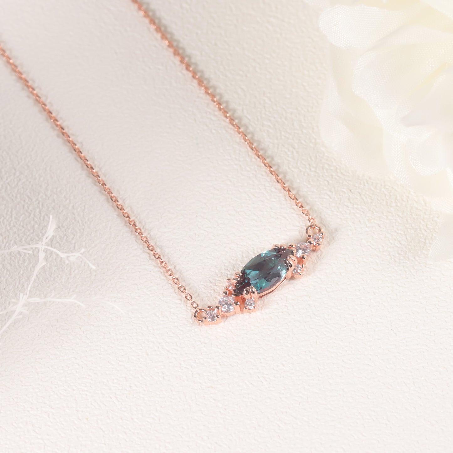 Necklace s925Sterling Silver Inlaid Garnet Marquise Lab Color-Changing Sapphire Necklace Personality
