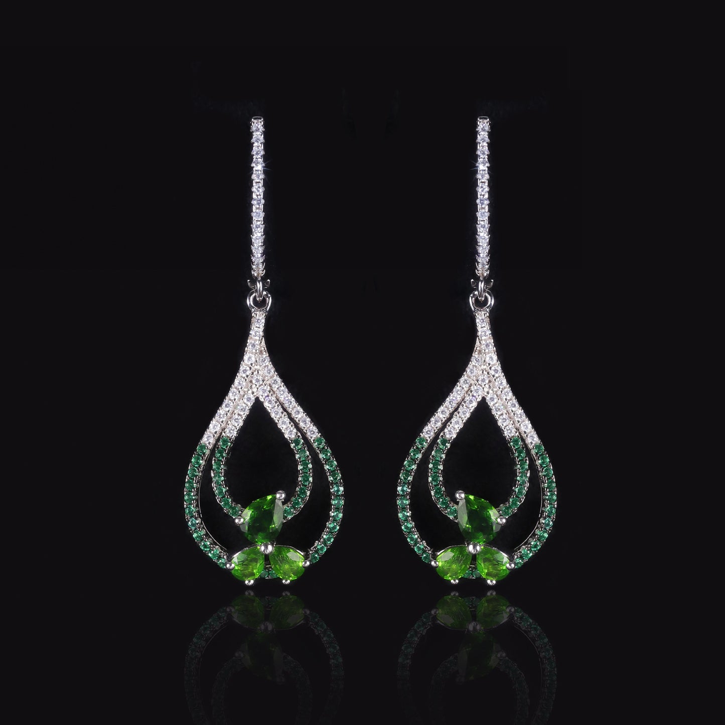 Unique Style Earrings s925Sterling Silver Inlaid Natural Garnet Earrings Crystal Translucent Stone Ear Clips New Style