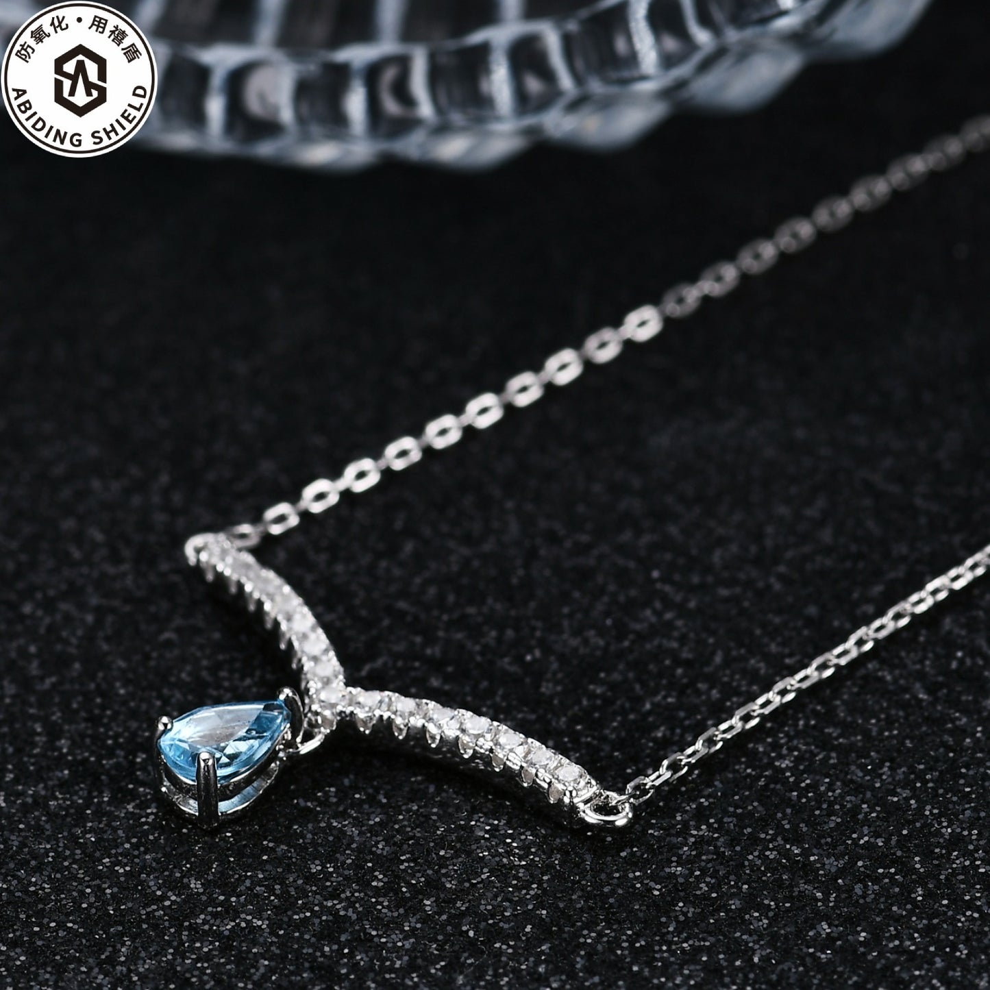 Light Luxury v Letter Shape Design Sense Gemstone Necklace s925Silver Inlaid Natural Gemstone Topaz Necklace Pendant
