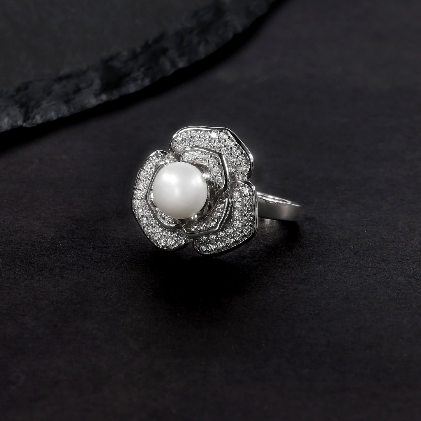 S925Sterling Silver Inlaid Natural Freshwater Pearl Ring Luxurious and Sophisticated Floral Design7mm Bread Bead Ring