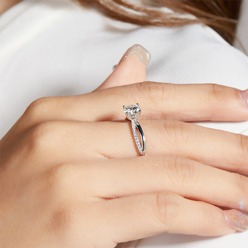 Unique Design of Double Arms1Carat Moissanite Ring9/10/14/18k Gold Rose Gold Yellow Gold Ring for Men and Women