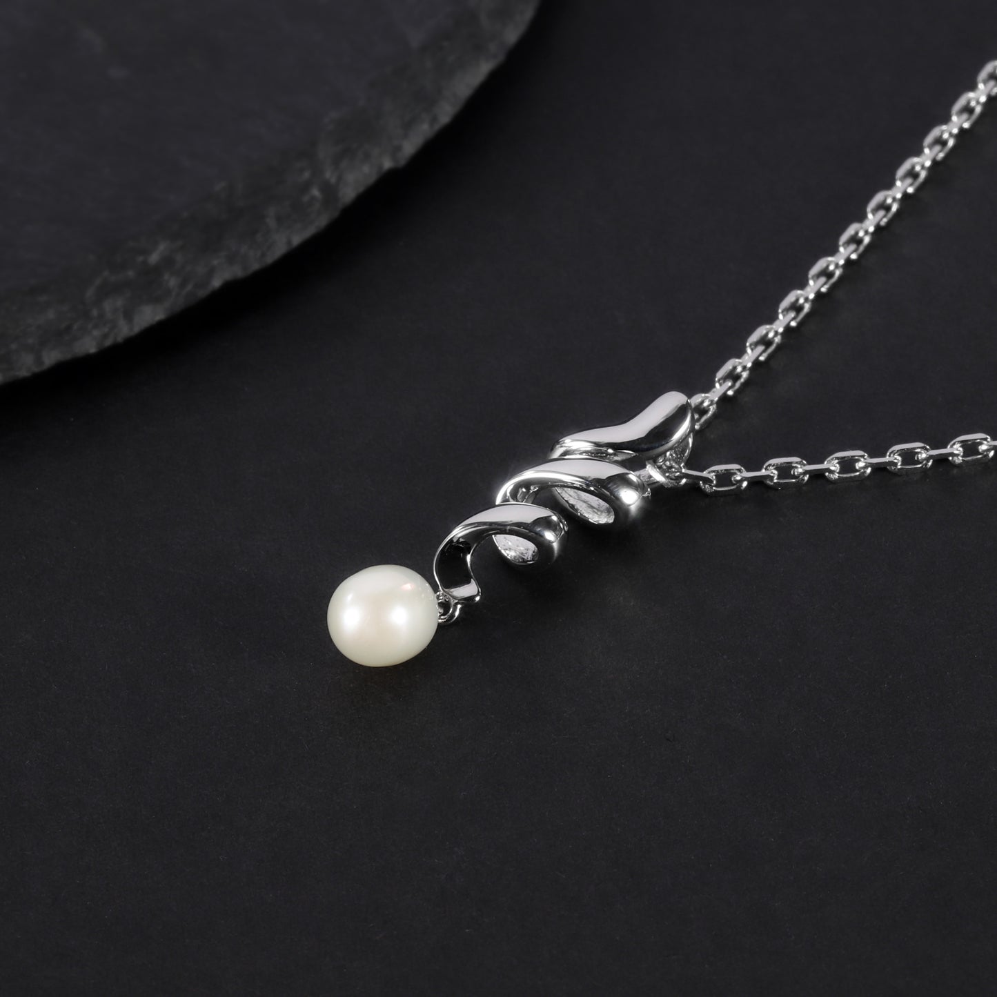 New S925Sterling Silver Natural Freshwater Pearl Necklace Unique Design Fashion Light Luxury Clavicle Chain Necklace Pendant