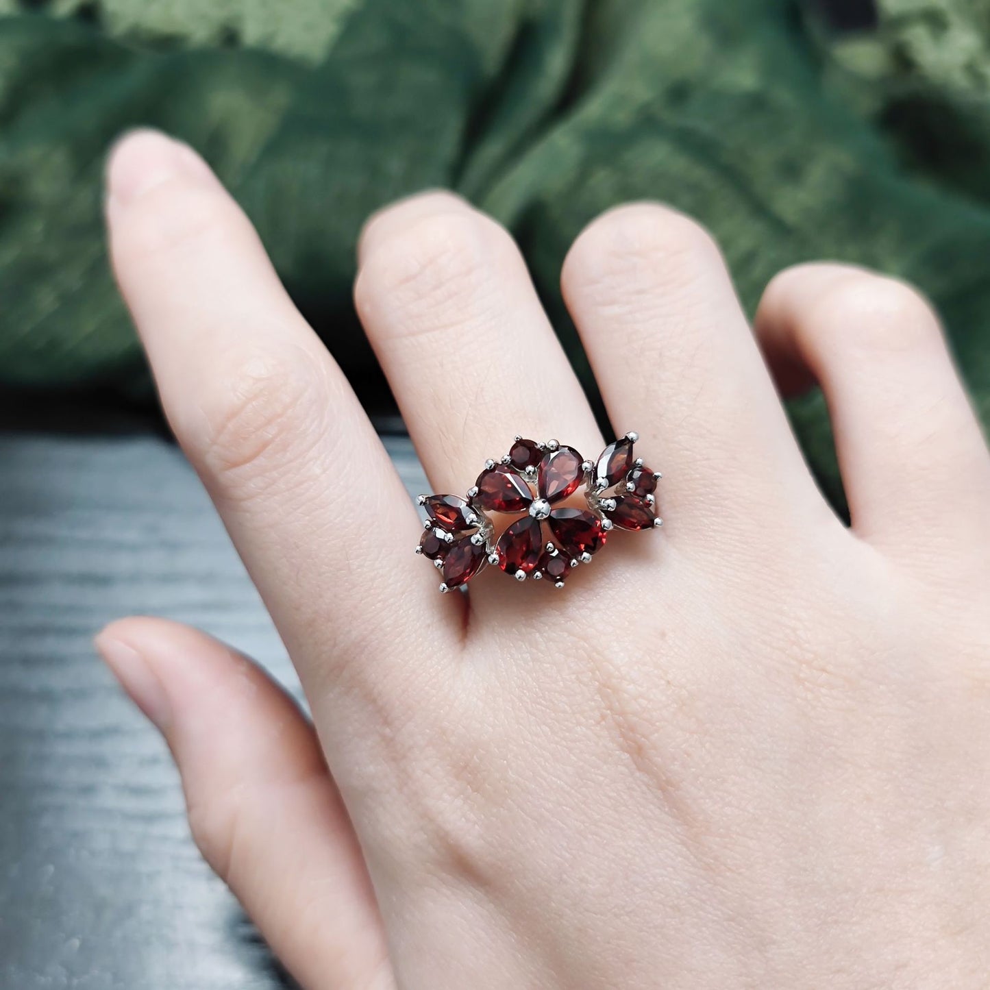 Luxurious Garnet Ring s925Sterling Silver Inlaid Natural Topaz Ring Floral Jewelry Women's Hand Accessory