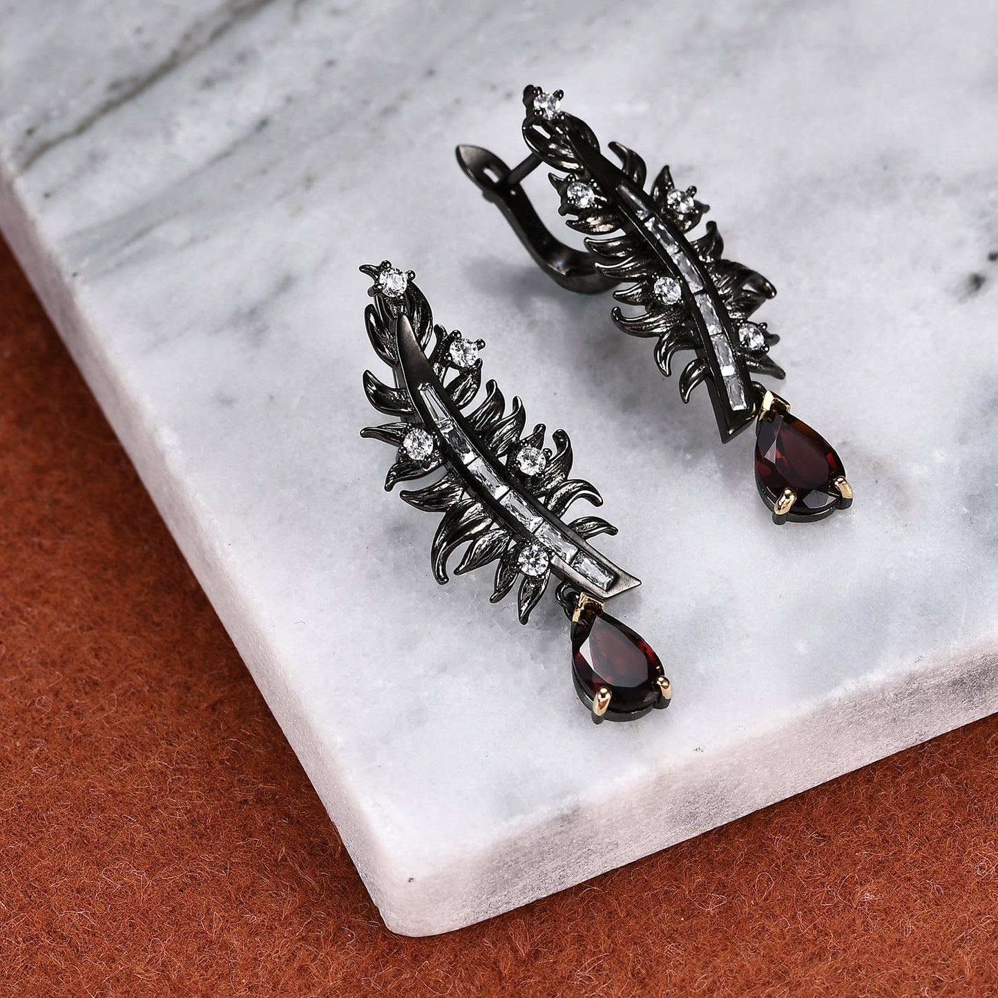 Italian Craft Handmade Designer Feather Natural Gemstone s925Silver Inlaid Garnet Stud Earrings