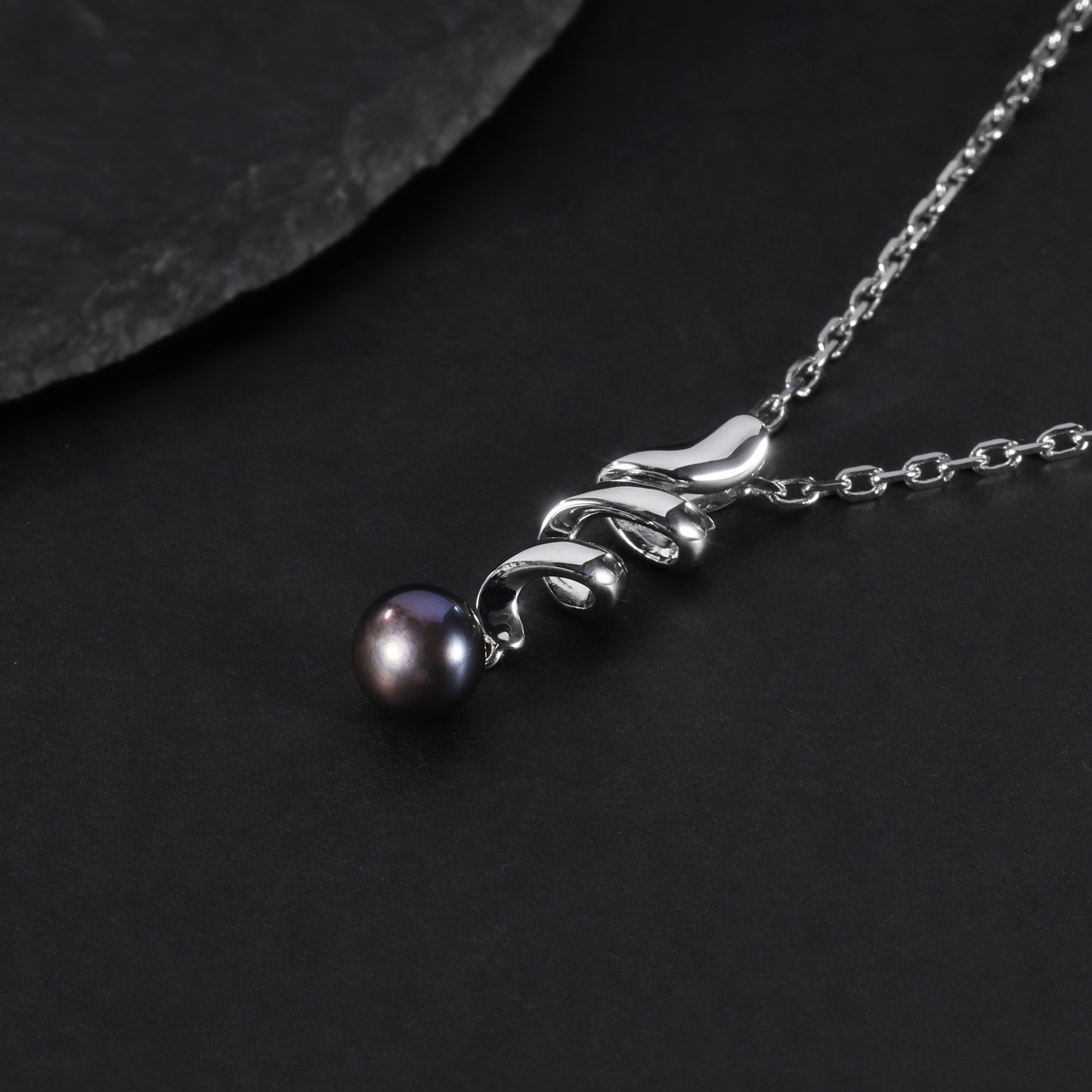 New S925Sterling Silver Natural Freshwater Pearl Necklace Unique Design Fashion Light Luxury Clavicle Chain Necklace Pendant