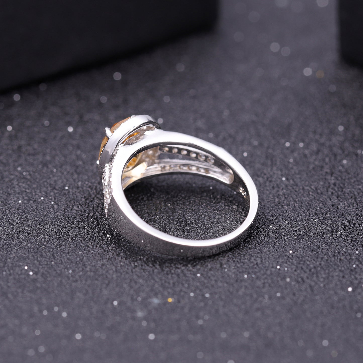 Luxurious Vintage Natural Yellow Crystal Ring for Women Fashionable and Unique s925Silver Inlaid Gemstone Sapphire Ring