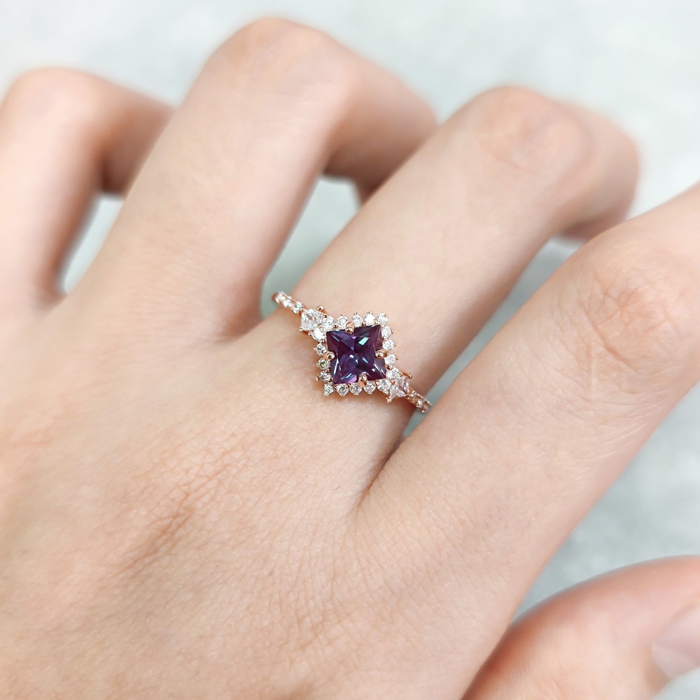 Luxurious Fashion Ring s925Sterling Silver Gold-Plated Lab-Treated Color-Changing Sapphire Export Square Sapphire Ring