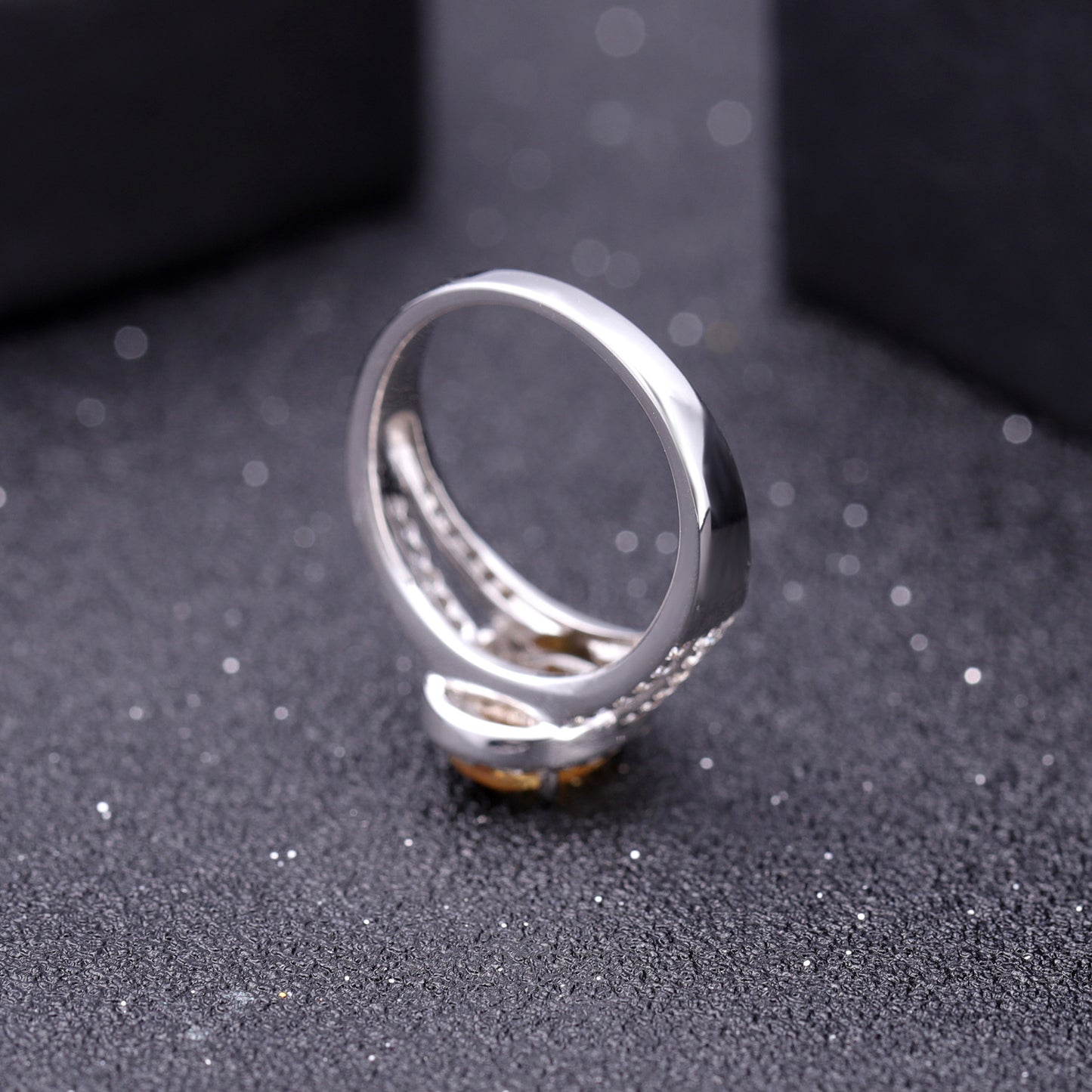 Luxurious Vintage Natural Yellow Crystal Ring for Women Fashionable and Unique s925Silver Inlaid Gemstone Sapphire Ring