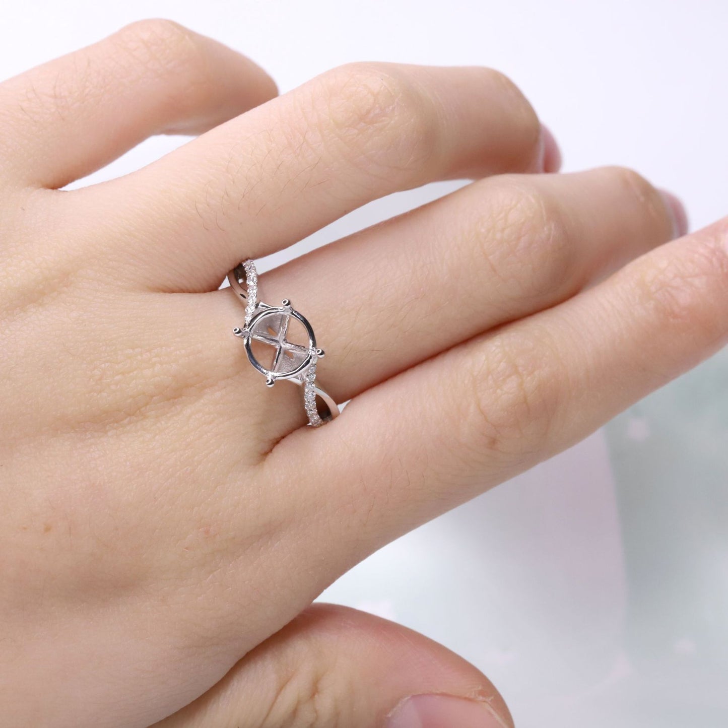 Simple and Elegant Full Body9/10/14/18k Gold Ring Setting Four-Prong Twist Arm Micro-Inlaid Wedding Diamond Ring for Women