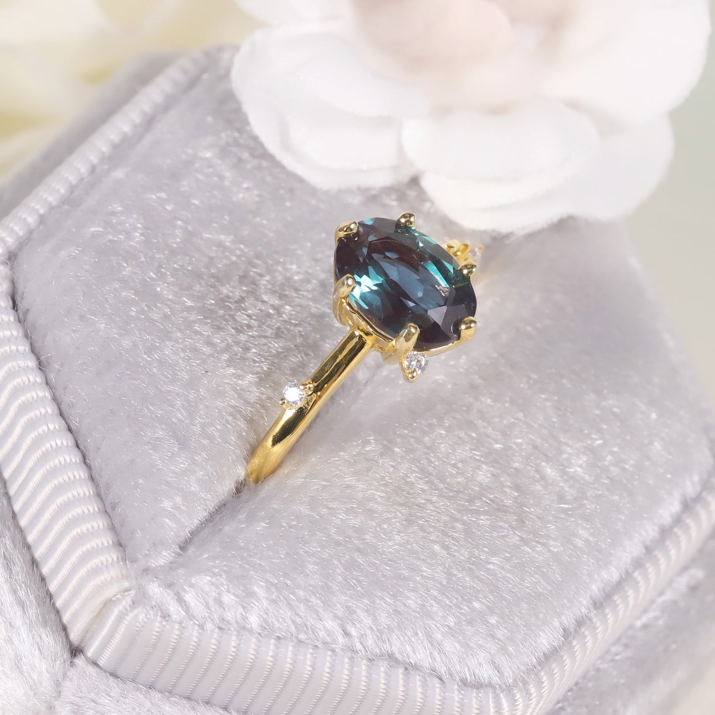 Fashionable and Unique Rings s925Sterling Silver Gold-Plated Single Lab-Grown Color-Changing Sapphire Ring for Men and Women