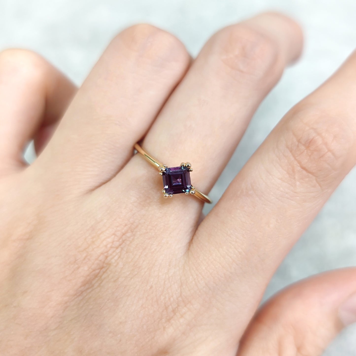 Luxurious Fashion Ring s925Sterling Silver Gold-Plated Lab-Grown Color-Changing Sapphire Square Sapphire Ring