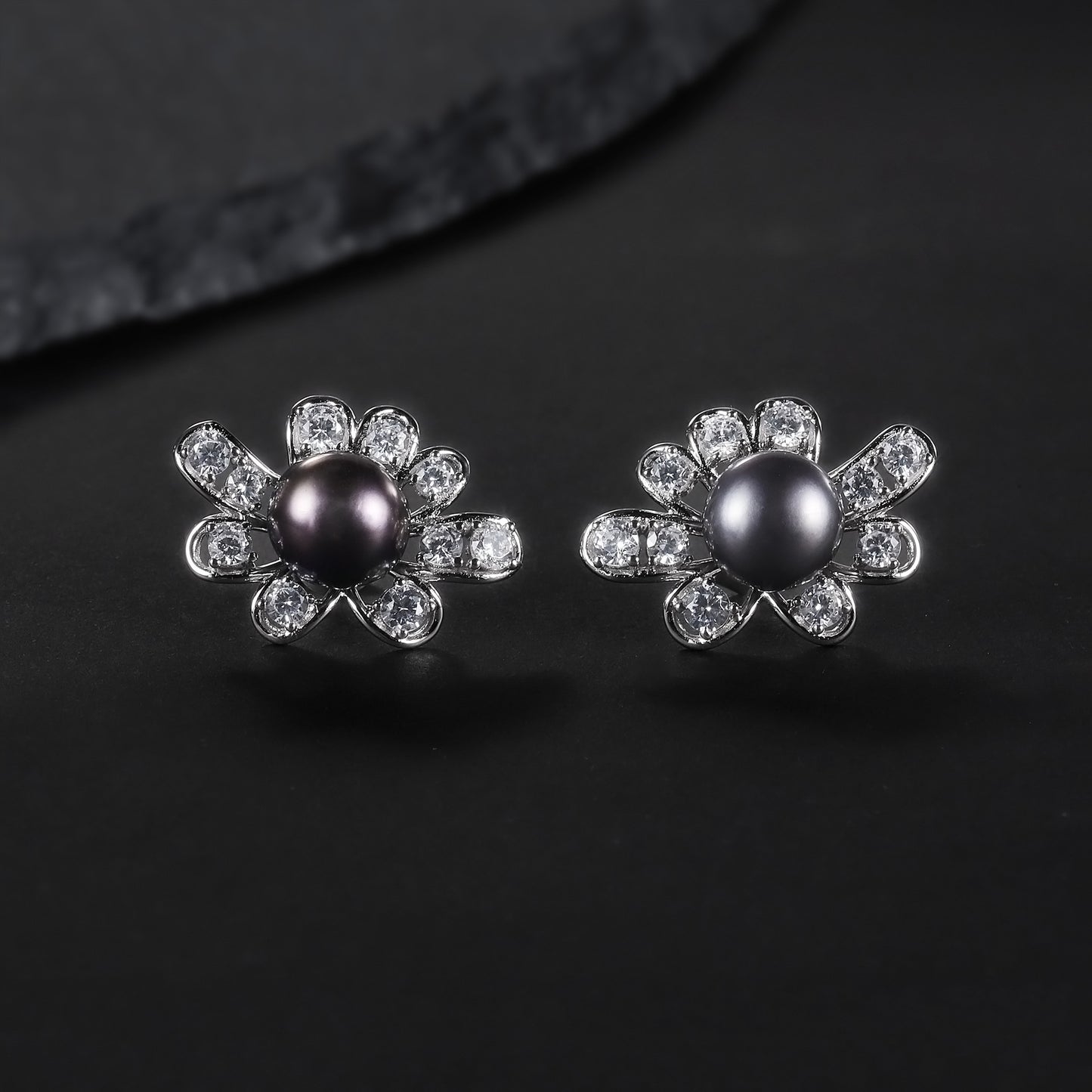 New arrival natural freshwater pearl earrings for women Unique Design Fashionable Light Luxury High-end Feel S925Sterling Silver Stud Earrings
