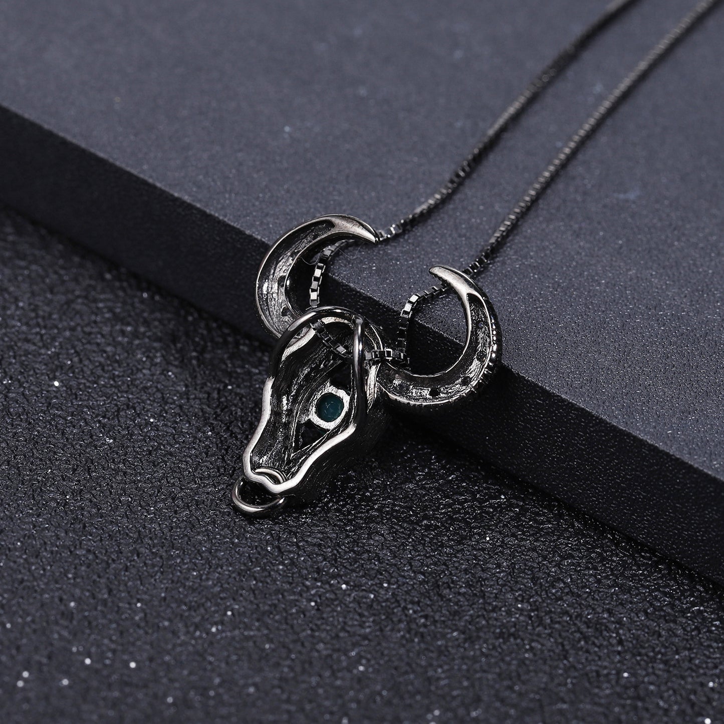 Designer Style Classic of Mountains and Seas Bull Head Pendant Dark Retro Design s925Silver Inlaid Green Agate Necklace Pendant