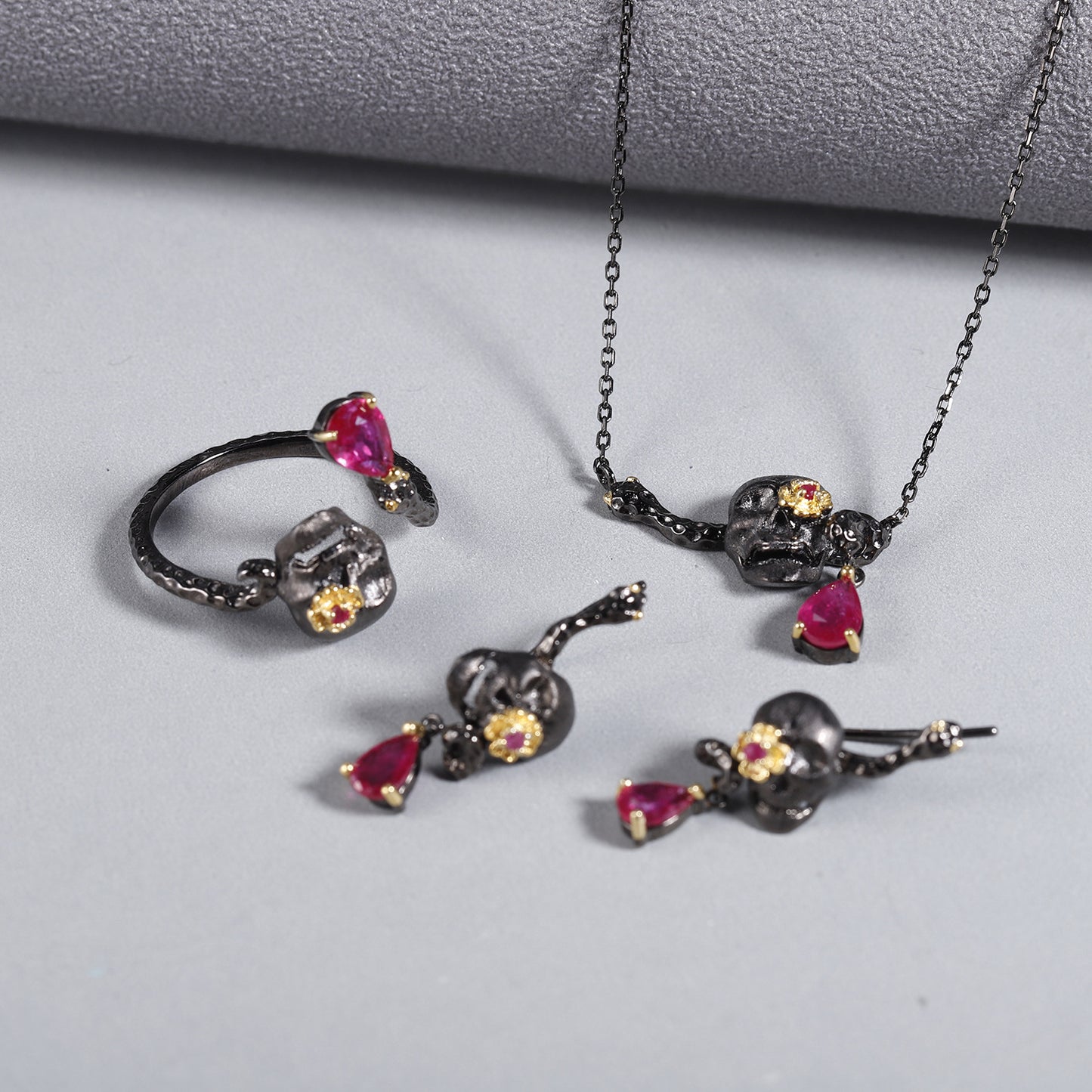 Dark Style Designer Skull Jewelry Three-Piece Set Halloween Outfit925Silver Gemstone Ring Earrings Pendant
