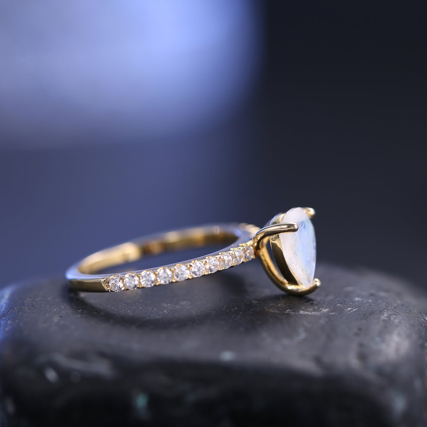 ins Water Drop9/10/14/18k Gold Ring Inlaid with Natural Cream Blue Moonstone Simple Luxury Gold Ring