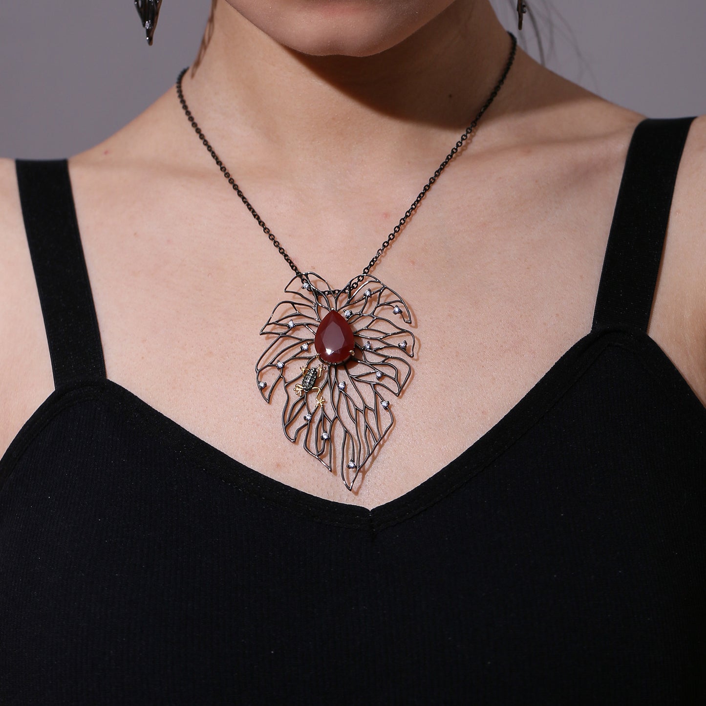 Ocean Blue Chalcedony Red Agate Pendant Statement Necklace925Silver Leaf-Shaped Niche Pendant Cross-Border