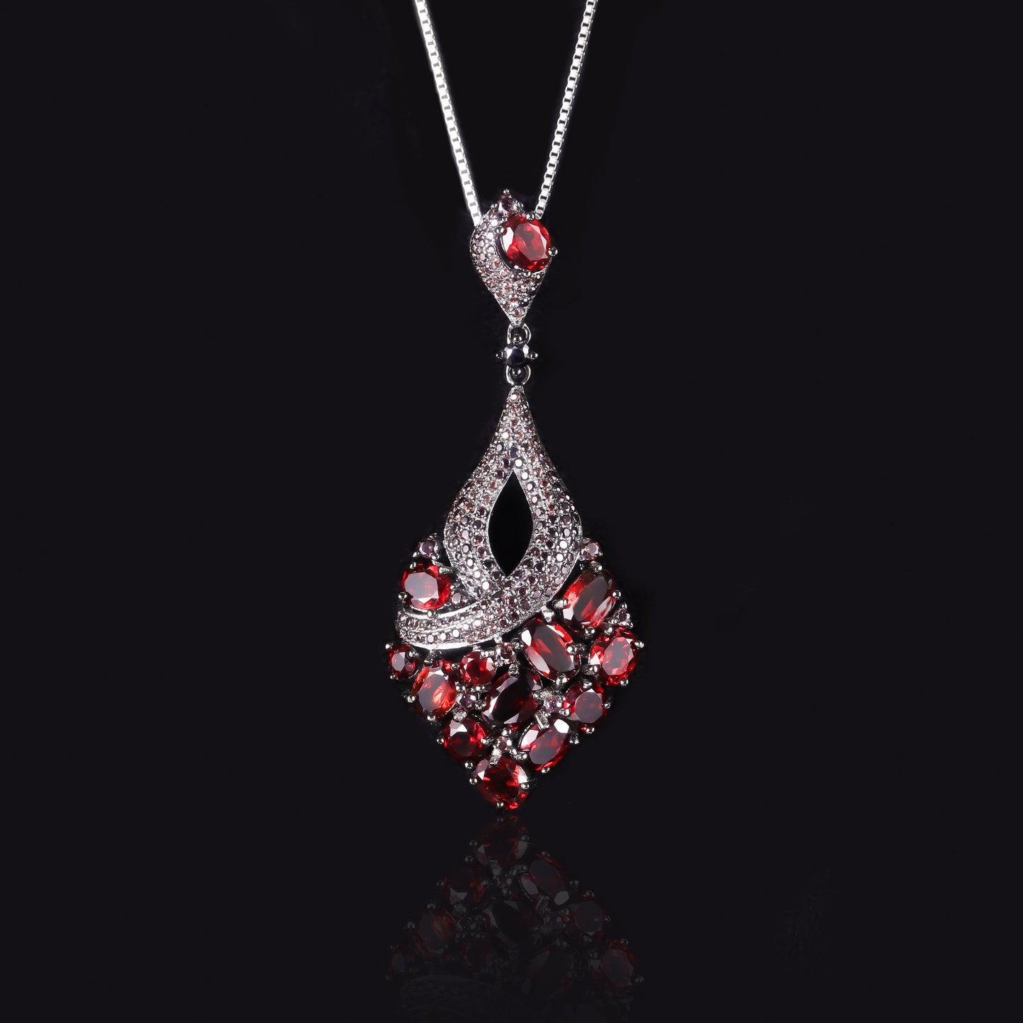 Popular Natural Crystal Garnet Necklace Black s925Sterling Silver Inlaid Colored Gemstone Pendant Retro