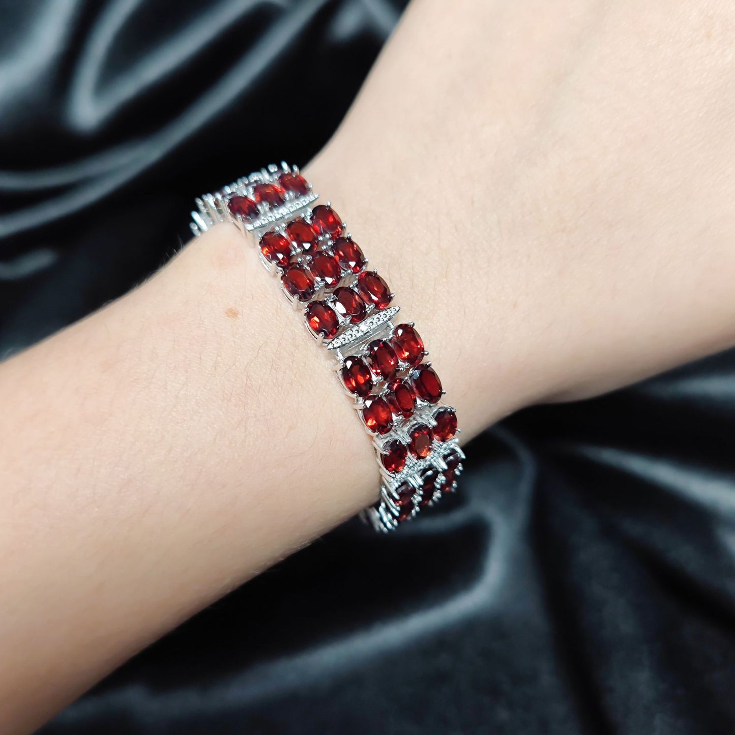 Elegant graceful s925Sterling Silver Inlaid Natural Garnet Bracelet Three Rows Heavy Craft Luxurious Gemstone Bracelet for Women