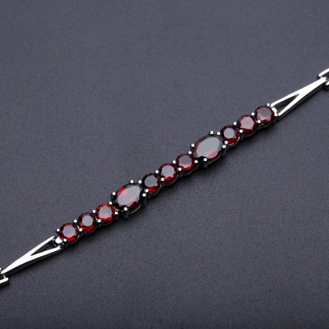 Factory Direct Supply New Design Natural Garnet Bracelet Fashionable Natural Gemstones s925Silver bracelet
